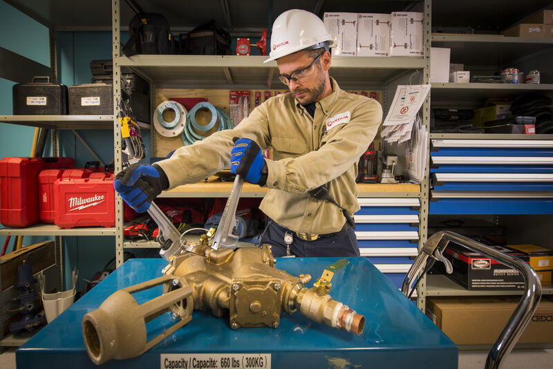 Veolia employee repairs a pump